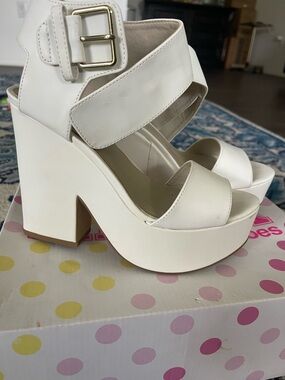 Lipstick Boutique White Chunky Platform Block Heels